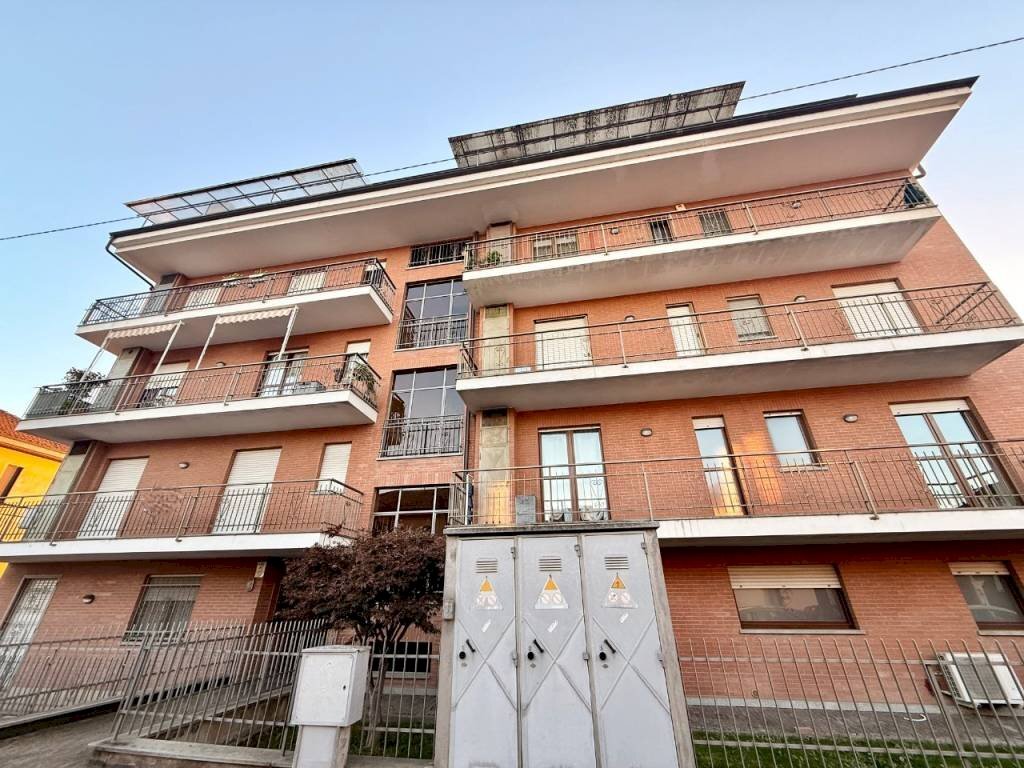 Facciata - Quadrilocale via Sottotenente Giuseppe Chiffi, 90, Carmagnola - foto 1