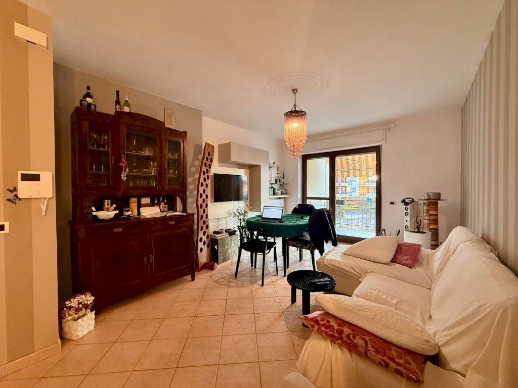 Salone - Quadrilocale via Sottotenente Giuseppe Chiffi, 90, Carmagnola - foto 3