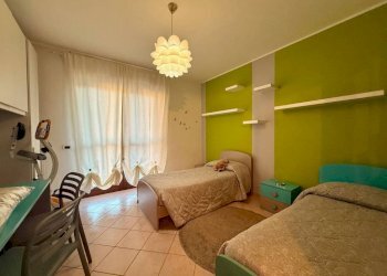 Camera da letto - Quadrilocale via Sottotenente Giuseppe Chiffi, 90, Carmagnola - foto 12