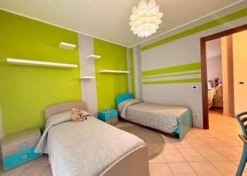 Camera da letto - Quadrilocale via Sottotenente Giuseppe Chiffi, 90, Carmagnola - foto 13