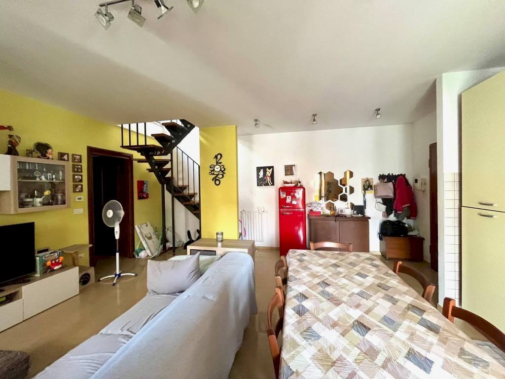 Soggiorno - Three-room apartment via Bricherasio, 14, Carmagnola - photo 2