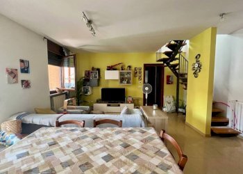 Soggiorno - Trilocale via Bricherasio, 14, Carmagnola - foto 4
