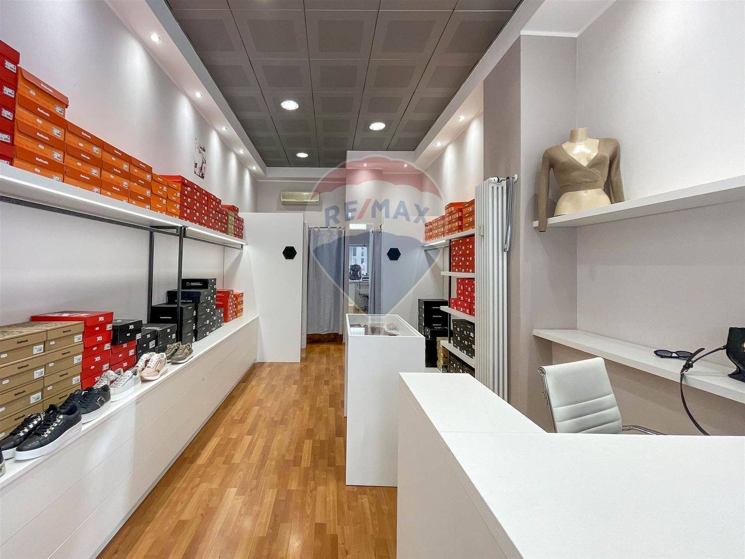 Hall / corridoio - Commercial Premises Jacopo da Trezzo
 
4, Trezzo sull'Adda - photo 2