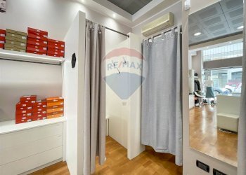 Ricezione / Lobby - Commercial Premises Jacopo da Trezzo
 
4, Trezzo sull'Adda - photo 3