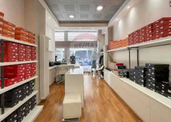 Ricezione / Lobby - Commercial Premises Jacopo da Trezzo
 
4, Trezzo sull'Adda - photo 4