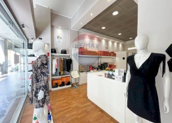 Cabina armadio - Commercial Premises Jacopo da Trezzo
 
4, Trezzo sull'Adda - photo 5