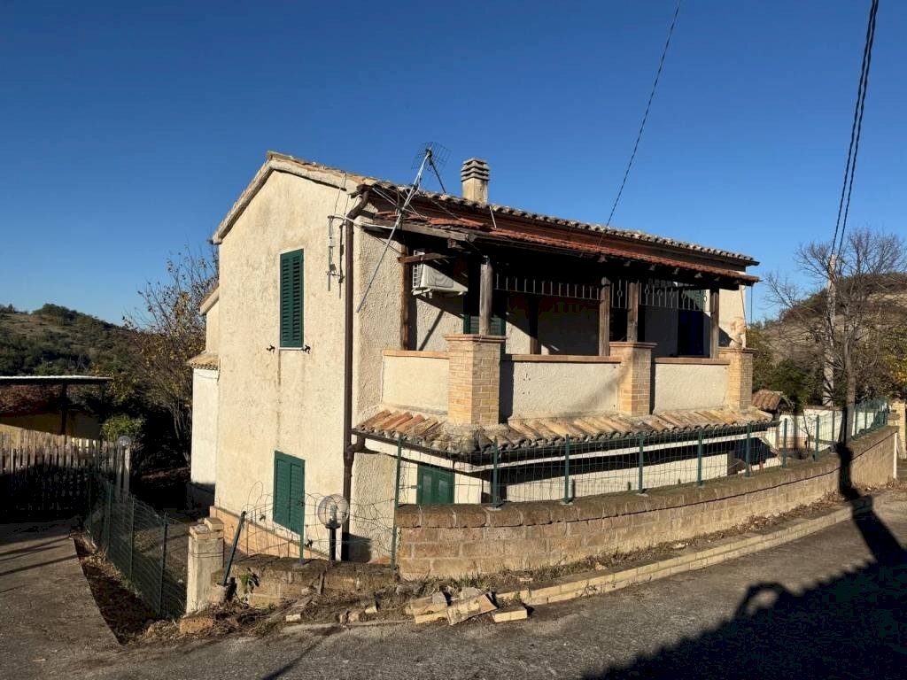 Facciata - Rustico contrada Campo Mirabello, 109, Montebello di Bertona - foto 2