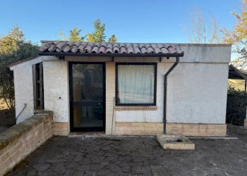 Facciata - Rustic contrada Campo Mirabello, 109, Montebello di Bertona - photo 6