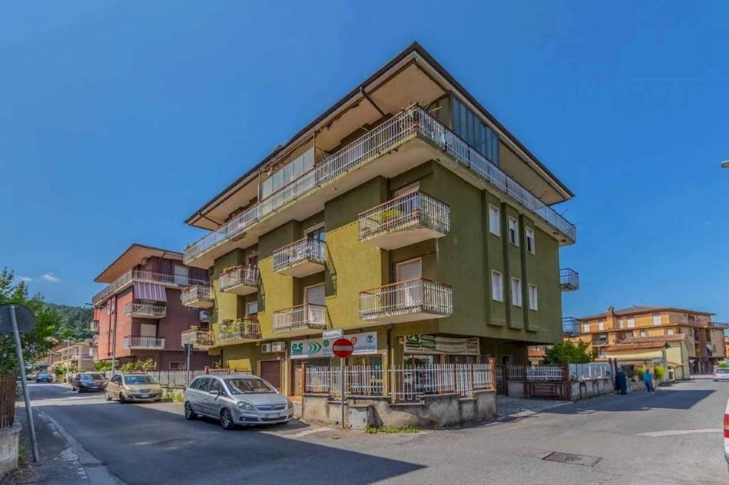 Facciata - Trilocale via Scandarello, Rieti - foto 1