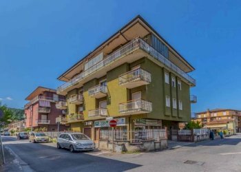 Facciata - Trilocale via Scandarello, Rieti - foto 1