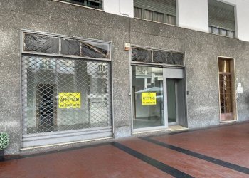 Facciata - Negozio corso Nizza, 43, Cuneo (zona Centro) - foto 1