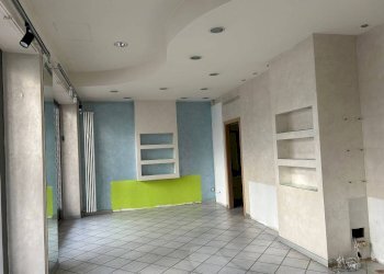 Interno non residenziale - Negozio corso Nizza, 43, Cuneo (zona Centro) - foto 3