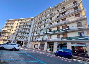 Facciata - Quadrilocale via dei Giardini, 40, Cossato - foto 1