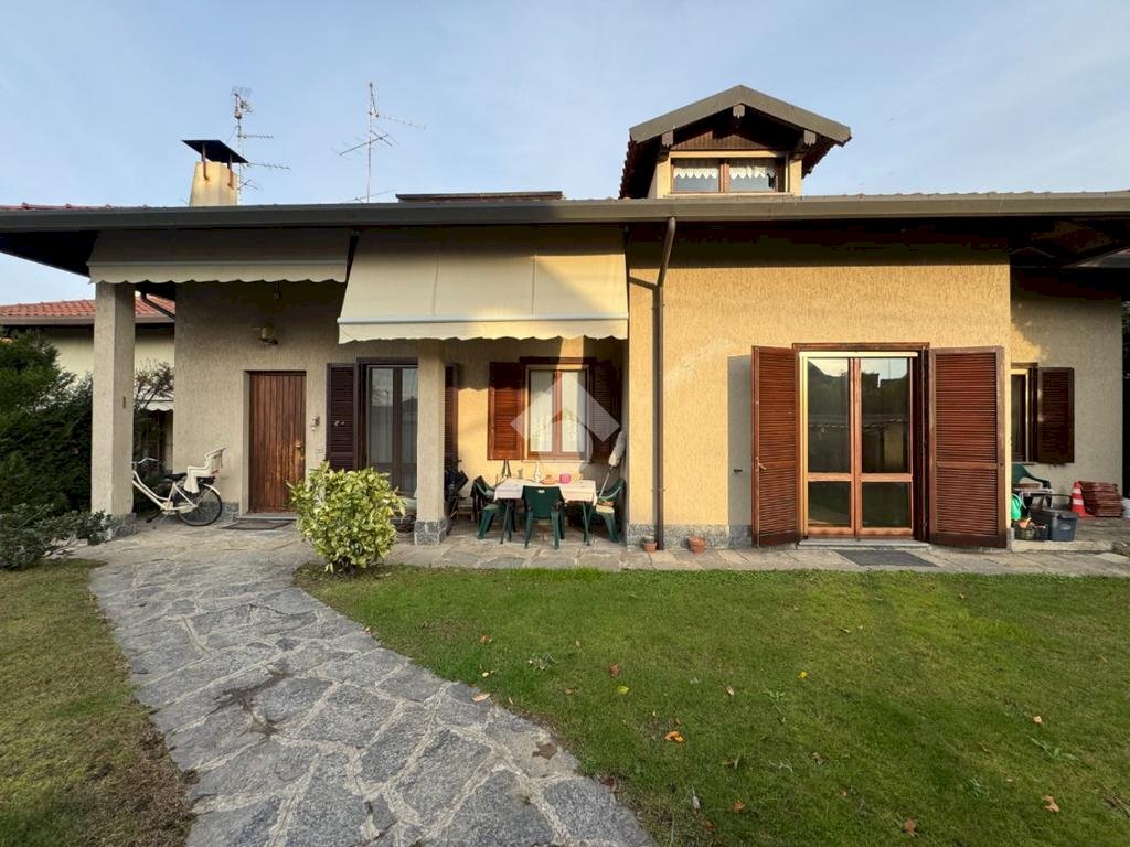 Villa a Schiera Via Monte Sabotino, Galliate - foto 1