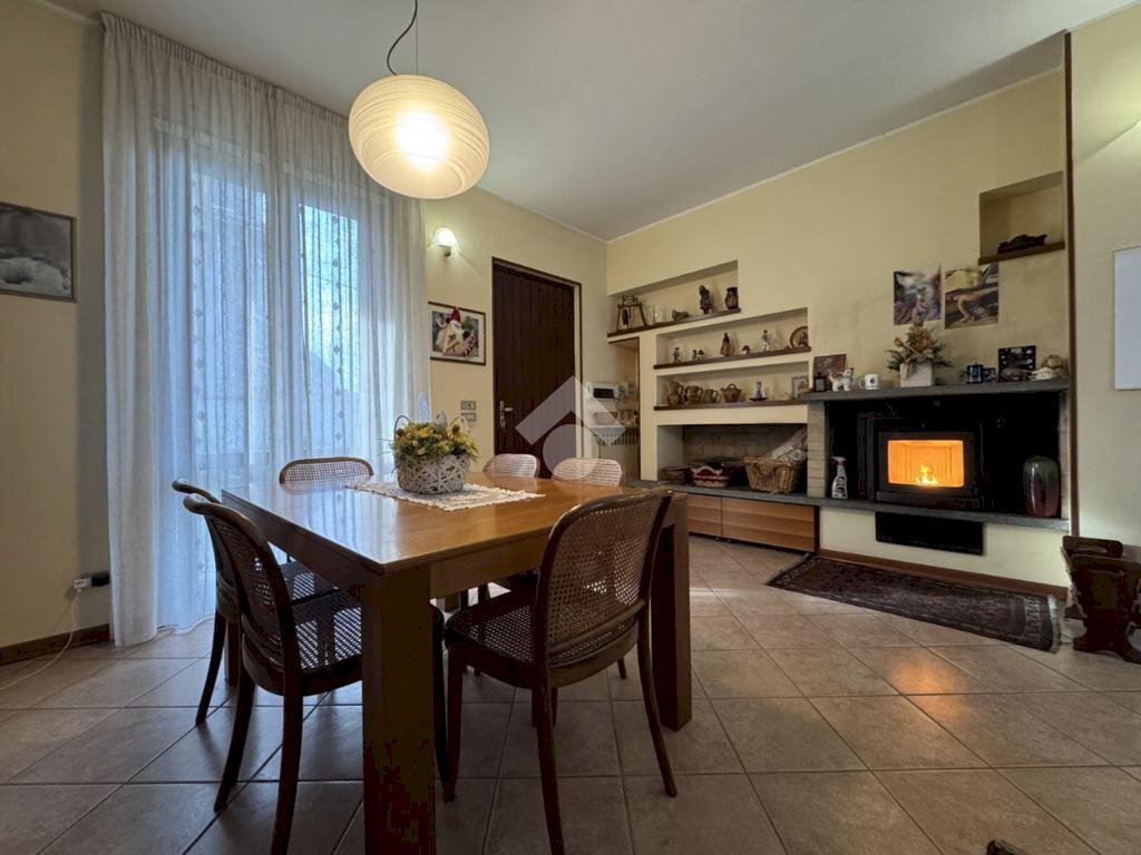 Villa a Schiera Via Monte Sabotino, Galliate - foto 2