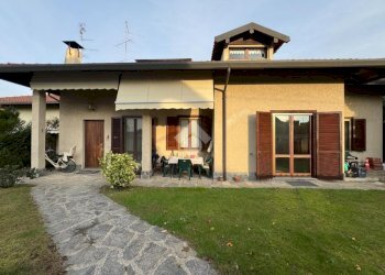 Villa a Schiera Via Monte Sabotino, Galliate - foto 1