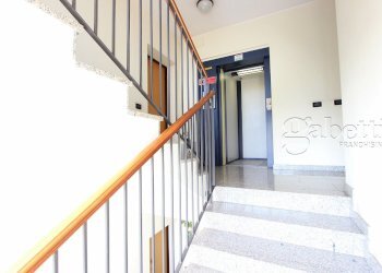 vano scala palazzina - Trilocale Via 1° Maggio, Nerviano - foto 19