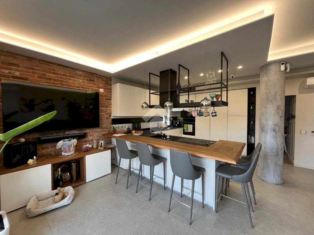 Four-room apartment Via Vittorio Alfieri, Corsico - photo 1