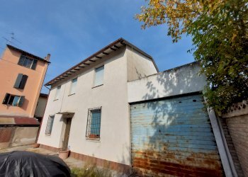 Facciata - Casa indipendente via Correcchio, 106, frazione Sasso Morelli, Imola - foto 2