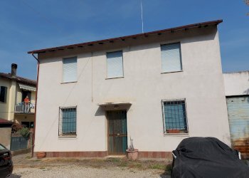 Facciata - Casa indipendente via Correcchio, 106, frazione Sasso Morelli, Imola - foto 3