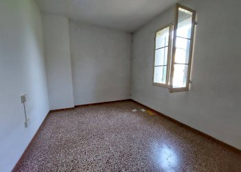 Camera - Casa indipendente via Correcchio, 106, frazione Sasso Morelli, Imola - foto 8