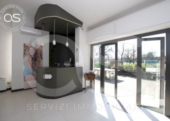 Il salone al piano terra - Casa semi indipendente via Giovanni Boccaccio
 
21, Manerbio - foto 10