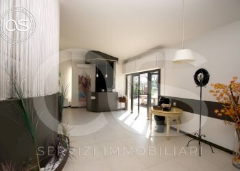 Il salone al piano terra - Casa semi indipendente via Giovanni Boccaccio
 
21, Manerbio - foto 12