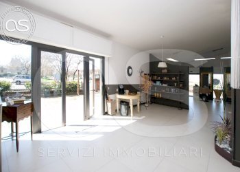 Il salone al piano terra - Casa semi indipendente via Giovanni Boccaccio
 
21, Manerbio - foto 13