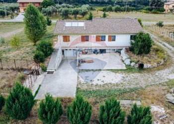 Casa all\'aperto - Villa C.da San Basile
 
17, Orsogna - foto 9
