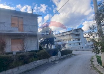 Edificio all\'aperto - Casa semi indipendente via Francesco Verlengia
 
10, Altino - foto 3