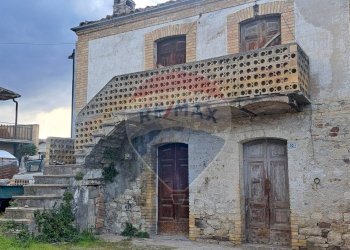 Edificio all\'aperto - Casa semi indipendente via Francesco Verlengia
 
10, Altino - foto 35