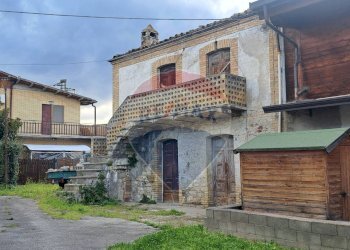 Casa all\'aperto - Casa semi indipendente via Francesco Verlengia
 
10, Altino - foto 38