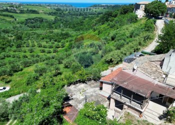 Vista delle montagne - Casa semi indipendente Località Sant'Apollinare Via A. Moro
 
7, San Vito Chietino - foto 5