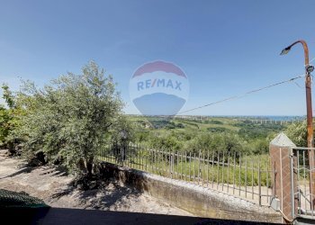 Vista delle montagne - Casa semi indipendente Località Sant'Apollinare Via A. Moro
 
7, San Vito Chietino - foto 52