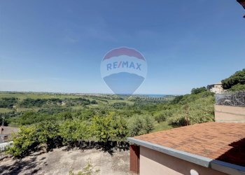 Vista delle montagne - Casa semi indipendente Località Sant'Apollinare Via A. Moro
 
7, San Vito Chietino - foto 70