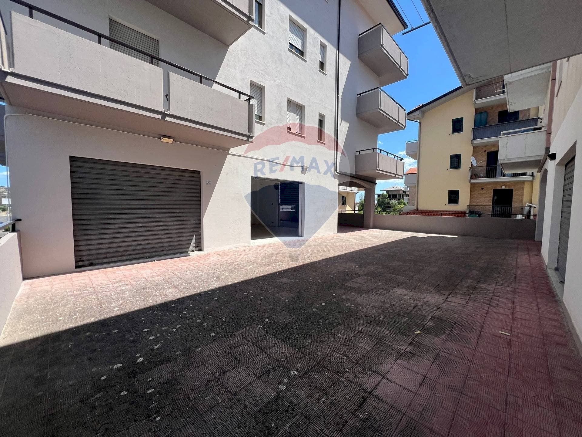 Edificio all\'aperto - Locale Commerciale Via Nazionale
 
551, Altino - foto 3