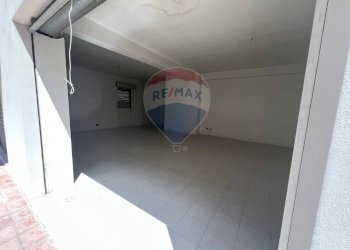 Stanza vuota - Locale Commerciale Via Nazionale
 
551, Altino - foto 1