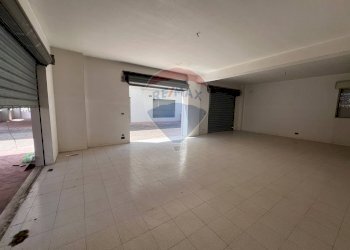 Stanza vuota - Locale Commerciale Via Nazionale
 
551, Altino - foto 6