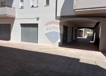 Edificio all\'aperto - Locale Commerciale Via Nazionale
 
551, Altino - foto 9