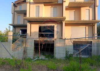 Edificio all\'aperto - Villa a Schiera Via Borgata Perilli
 
34, Santa Maria Imbaro - foto 42