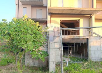 Edificio all\'aperto - Villa a Schiera Via Borgata Perilli
 
34, Santa Maria Imbaro - foto 43