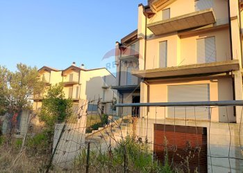 Edificio all\'aperto - Villa a Schiera Via Borgata Perilli
 
34, Santa Maria Imbaro - foto 45