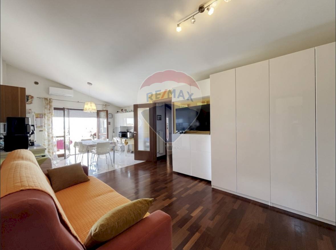 Sala da pranzo - Trilocale Via Guglielmo Polzinetti
 
3, Lanciano - foto 1