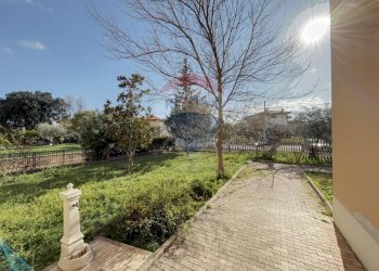 Giardino - Appartamento Viale Antonio Gramsci
 
64, Paglieta - foto 5