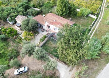 Giardino - Casa semi indipendente Contrada Sabbioni
 
snc, Lanciano - foto 6