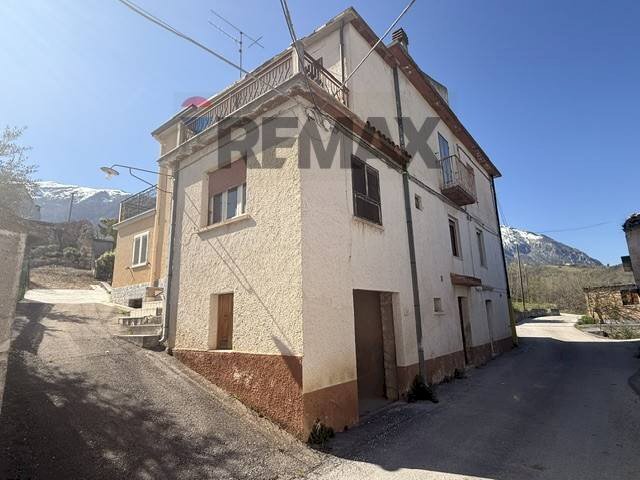 Casa all\'aperto - Semi-detached house Frazione Gallo
 
34, Civitella Messer Raimondo - photo 1