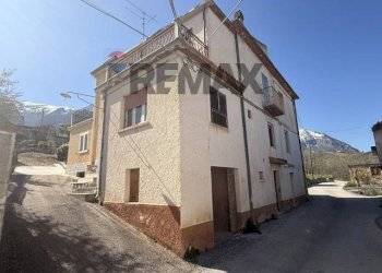 Casa all\'aperto - Semi-detached house Frazione Gallo
 
34, Civitella Messer Raimondo - photo 1