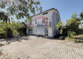 Casa all\'aperto - Casa indipendente Contrada Camicie
 
1, Lanciano - foto 5