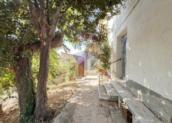 Giardino - Casa indipendente Contrada Camicie
 
1, Lanciano - foto 33