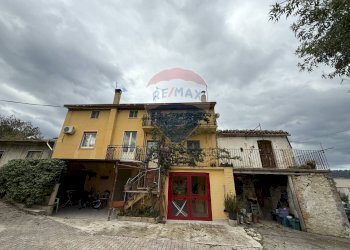 Casa all\'aperto - Casa semi indipendente Via Capuani
 
94, Guardiagrele - foto 1